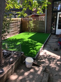 Kunstgras in stadstuin Breda