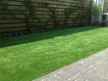 Kunstgras in achtertuin Breda